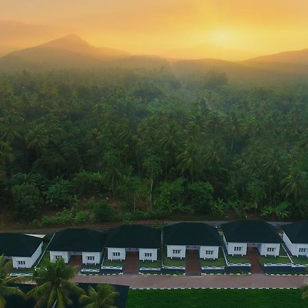 Magic Land Resorts Athirapally Irinjalakuda Eksteriør bilde