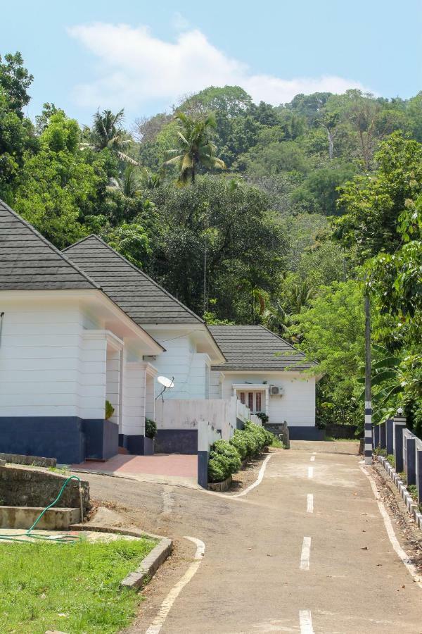 Magic Land Resorts Athirapally Irinjalakuda Eksteriør bilde