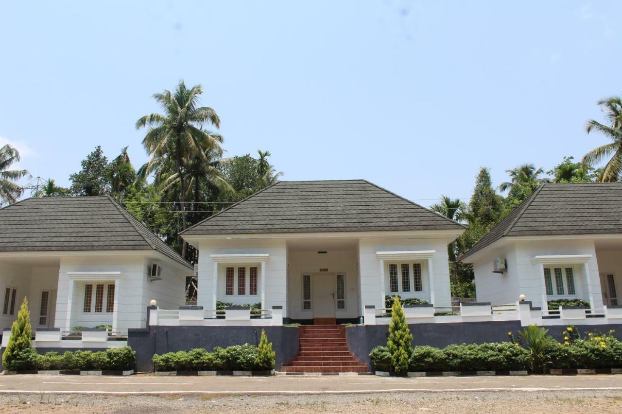 Magic Land Resorts Athirapally Irinjalakuda Eksteriør bilde
