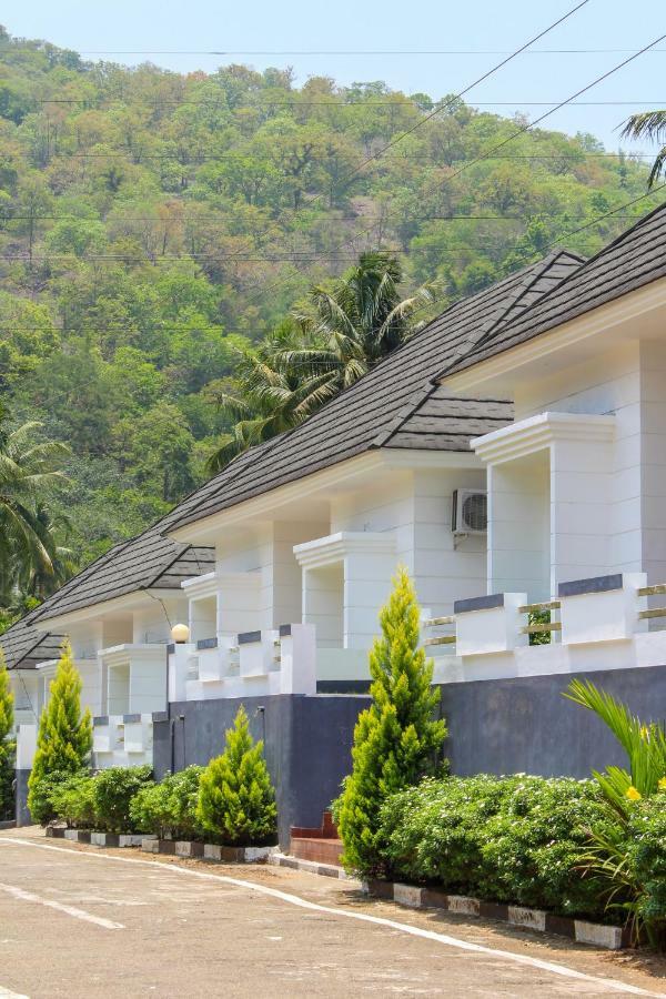 Magic Land Resorts Athirapally Irinjalakuda Eksteriør bilde